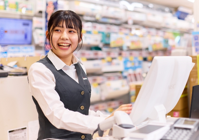 レジ対応をしている様子