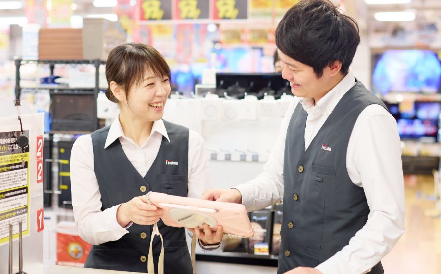 スタッフ同士で会話している様子